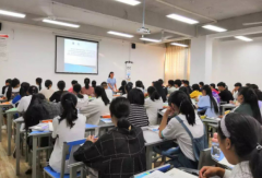 考核点评机制铸造高素质专业化教师队伍
